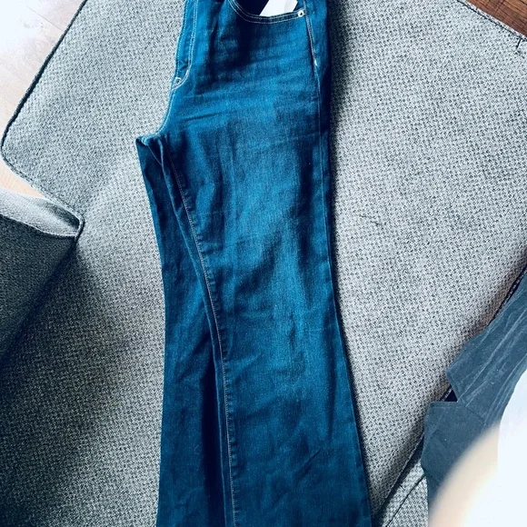 GAP Classic Indigo Jeans - Picture 3 of 4